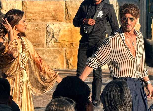Shah Rukh Khan, Deepika Padukone seen holding | Indian movie News