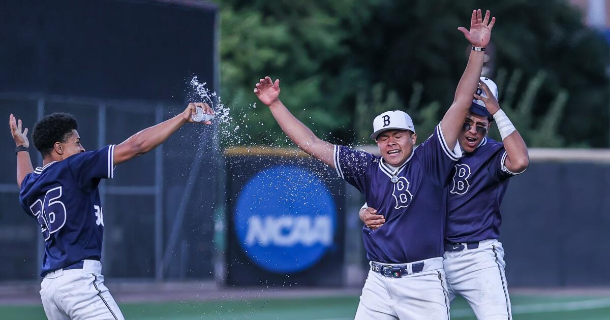 Sophomore Carlos Acuna grinds out complete game to