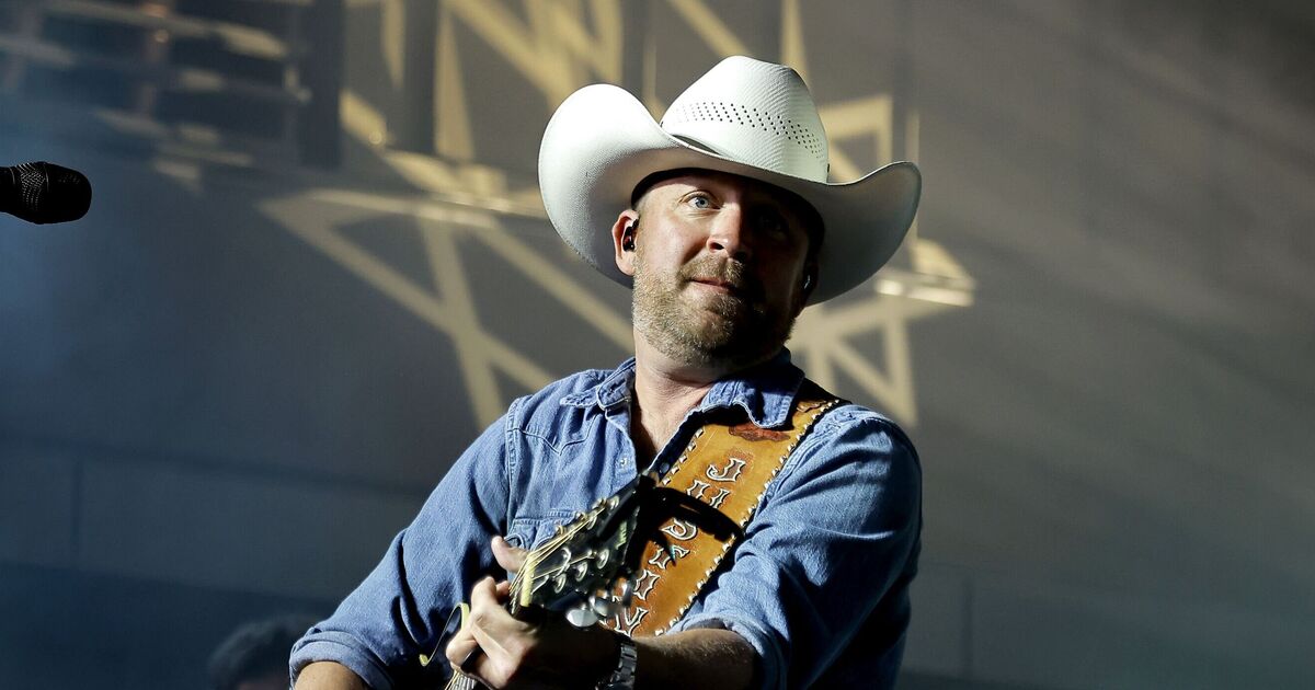 Country star says he’s pausing touring to focus on | Music News