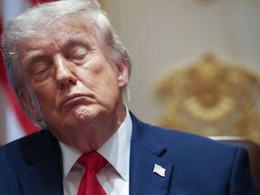 Fox News halts as Trump appears to 'fall | Latest US News