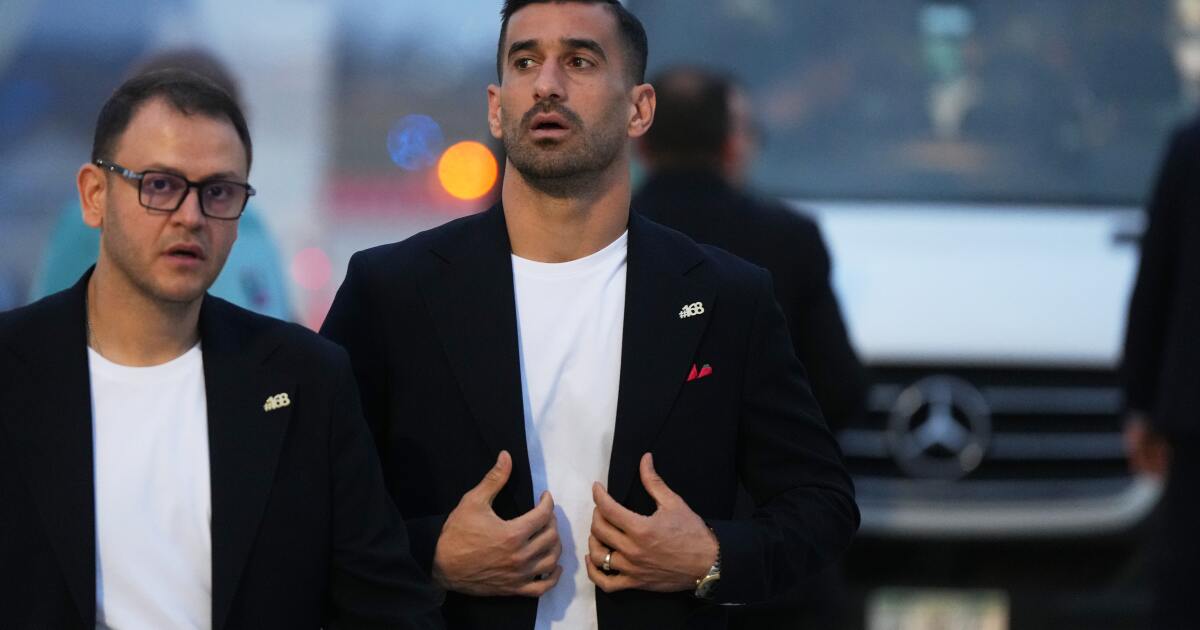 Iranian team wears #168 pins for airstrike victims