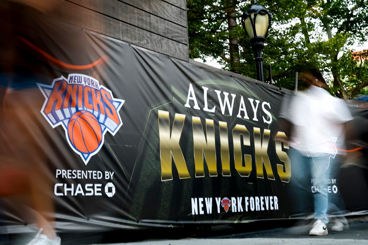 Losers: New York Knicks Fans Beat 17-Year-Old Boy | Gossip Wire