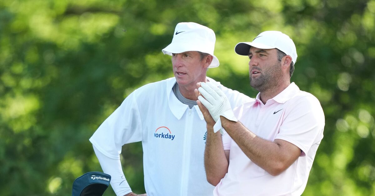 Scheffler's rare outburst at caddie caught on hot | Golf News