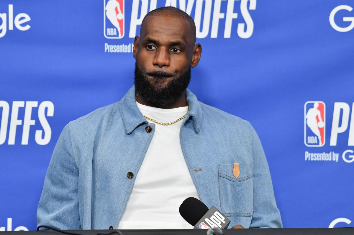 LeBron James provides no free agency update during | Sports News