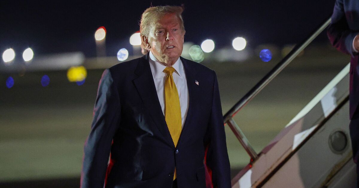 Panicked Trump boarded AF1 'unusually quickly'
