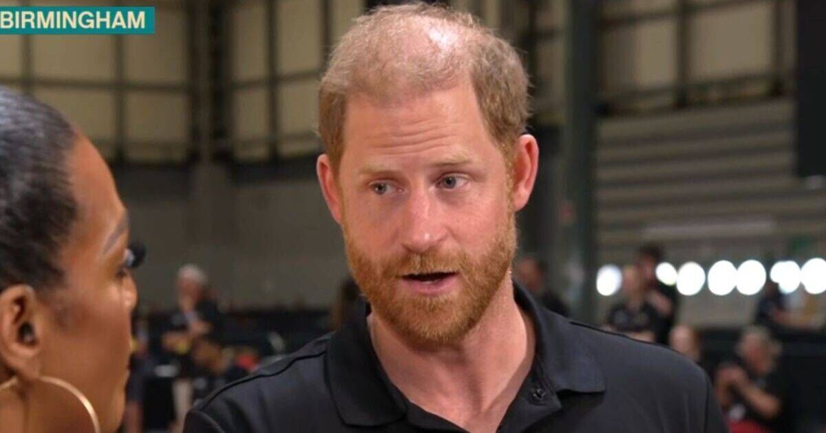 Prince Harry red-faced as reporter makes house | TV Shows