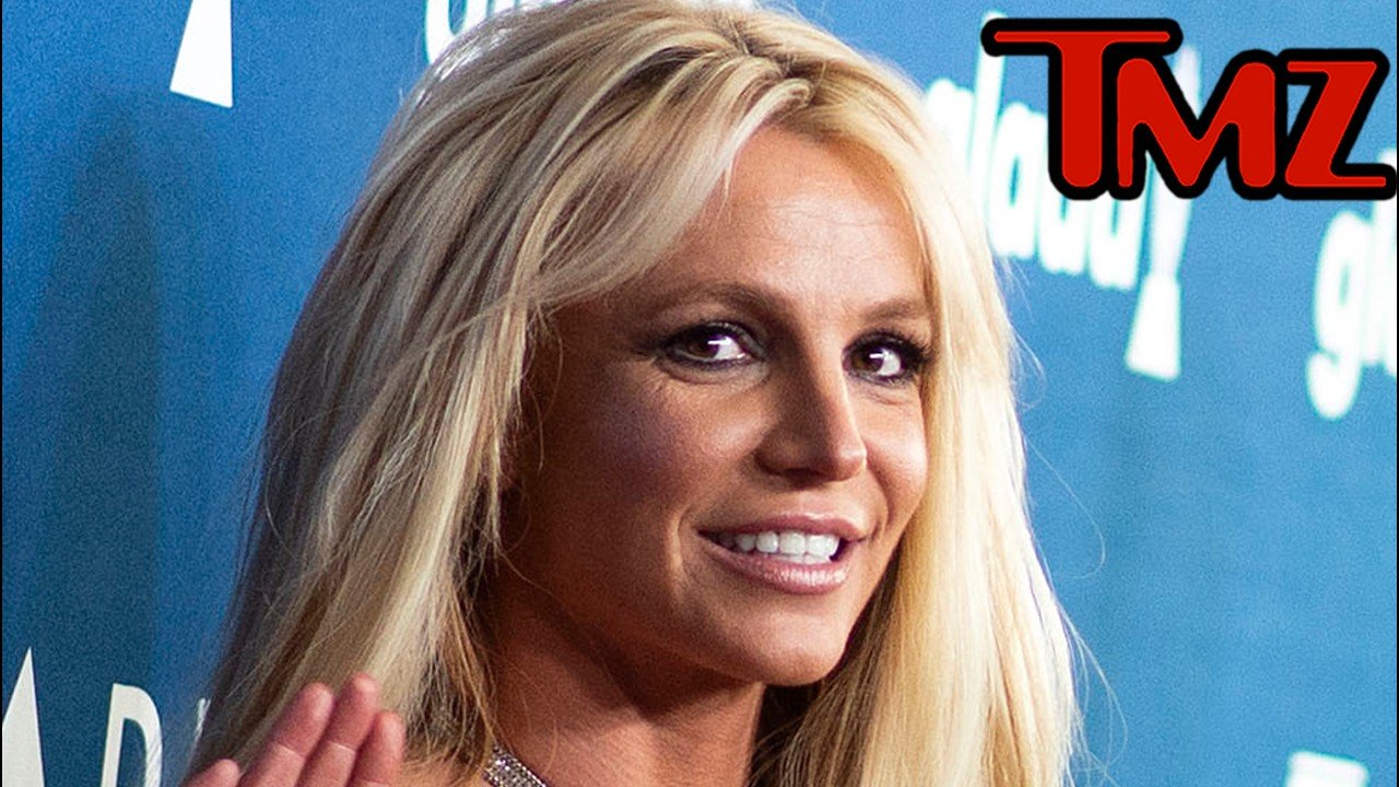 Britney Spears Wields Knife At Restaurant | GWN