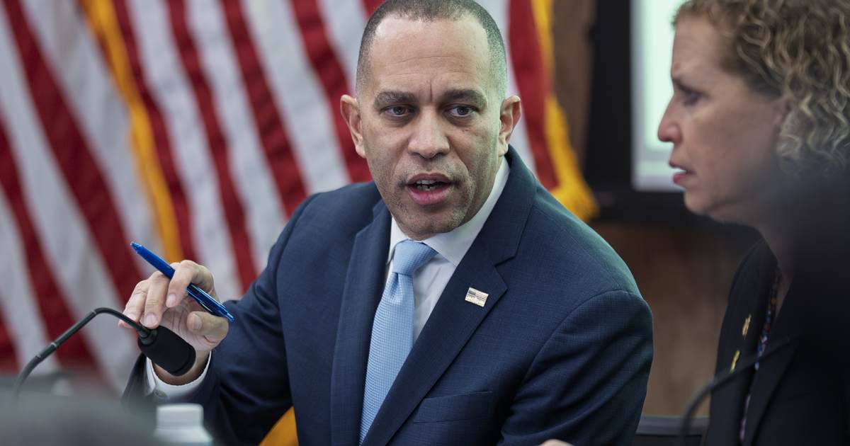 Dem Fold Pre-Election, Government Now Stays Open