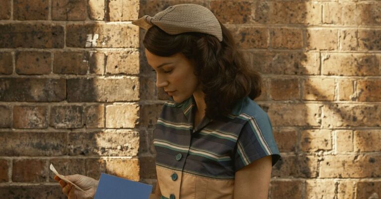 Ten Pound Poms fans complain 'I've lost the plot' as