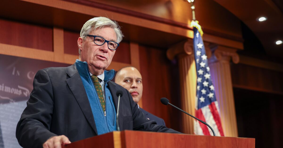 Top Democrat Senator urges US to begin seizing